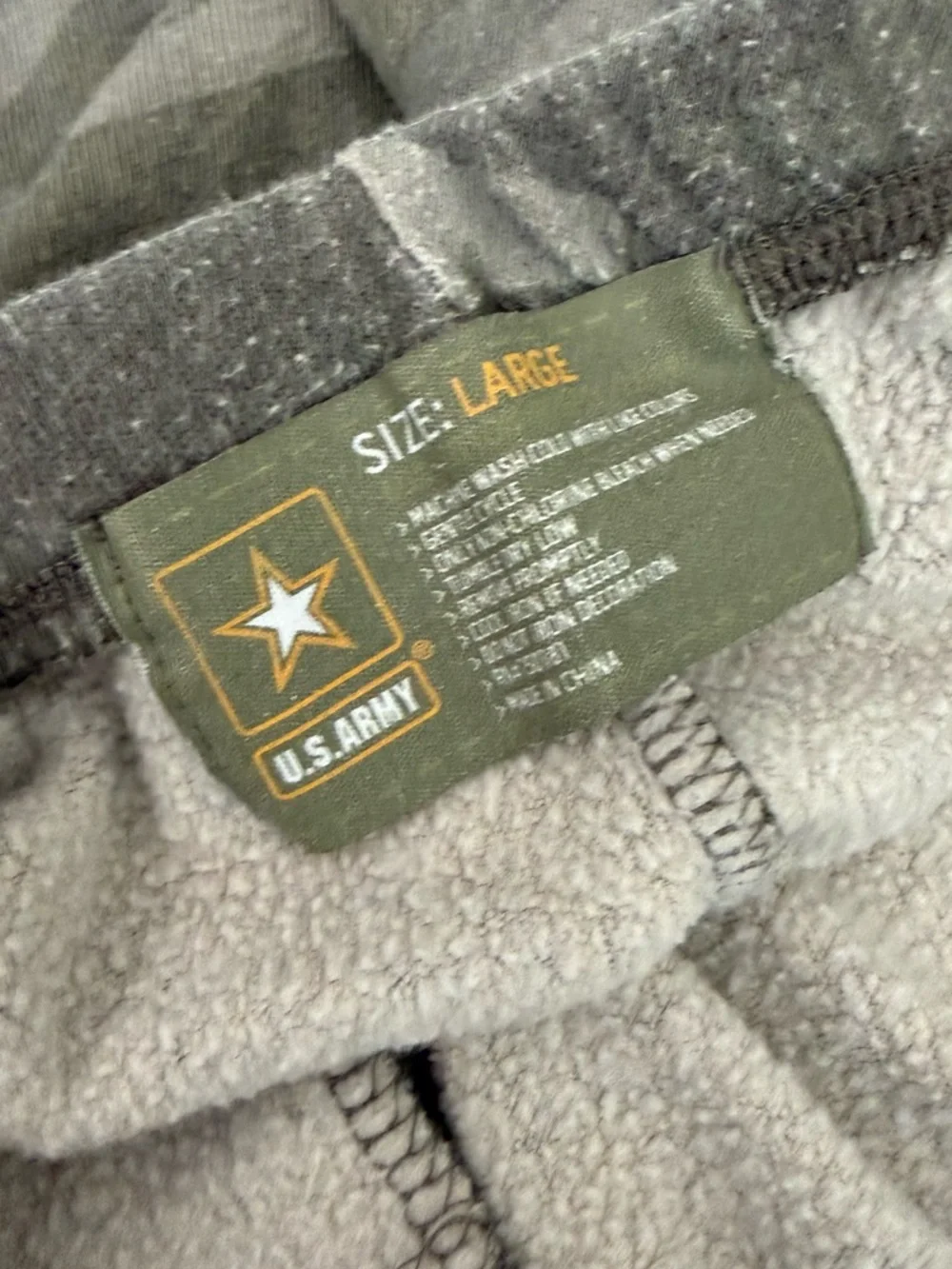 U.S. Army Women's Camo Shorts - Olive Green & Gray Size L - Urban outfitters - Picture 2 of 3